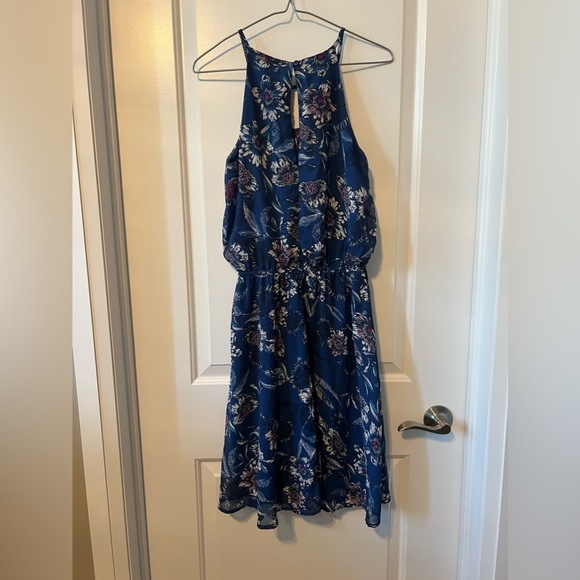 Dress - Picture 2 of 4